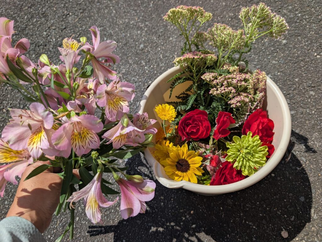 生花も造花も「花を贈りたい」という気持ちは同じです | 造花の祝い花